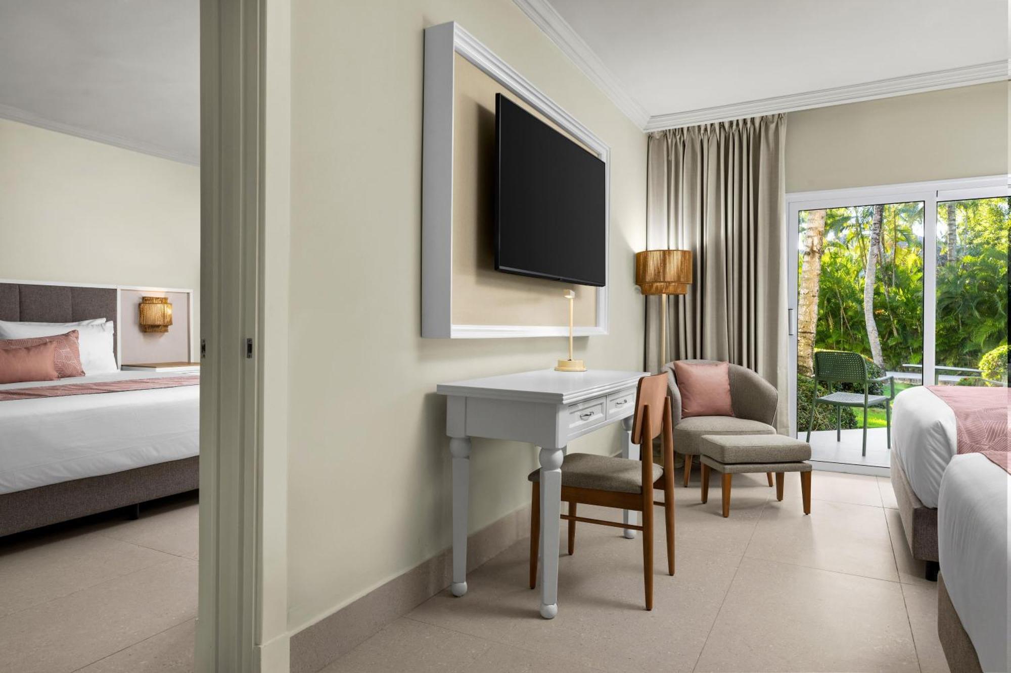Club Family Junior Suite One King Bed Two Queen Beds Tropical View