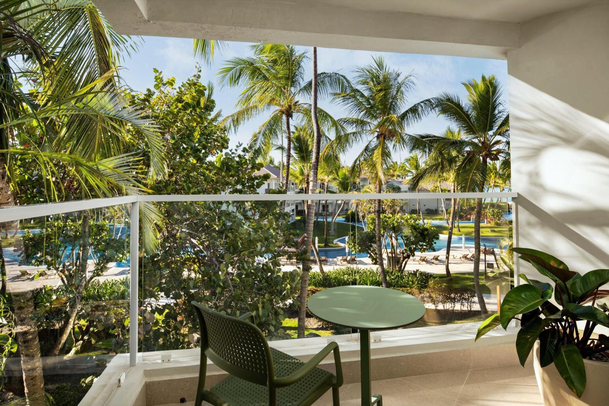 Club Family Junior Suite One King Bed Two Queen Beds Tropical View